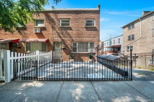2067 Chatterton Ave, Bronx, NY, 10472-6105 | Card Image
