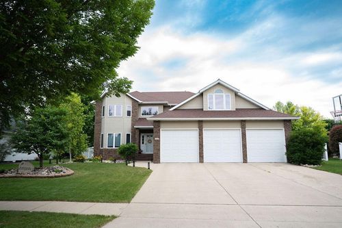2609 Meadow Creek Cir S, Fargo, ND, 58104-7112 | Card Image