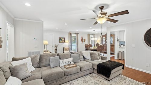 206 Parkway Dr, Livingston, AL, 35470-2037 | Card Image