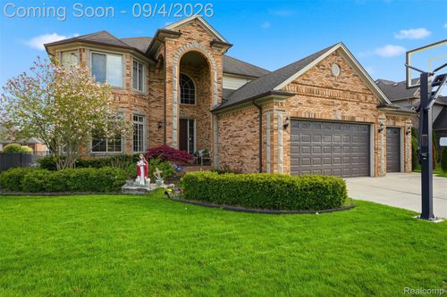 19330 Middle Branch Dr, Macomb, MI, 48044-6704 | Card Image