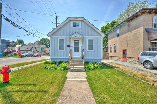 82 King St, Port Colborne, ON, L3K4E9 | Card Image
