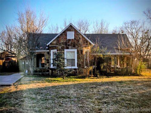 612 Main St, Beggs, OK, 74421-3208 | Card Image