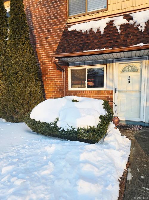 199-199 Pointe Cir N, Coram, NY, 11727-1542 | Card Image