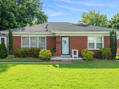 1123 Jones Dr, Bowling Green, KY, 42104-3046 | Card Image