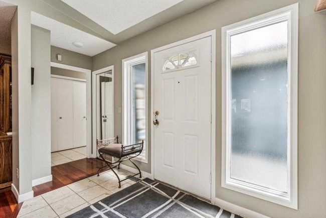 89 Shawnee Rise Sw, Home with 3 bedrooms, 3 bathrooms and 4 parking in Calgary AB | Image 5