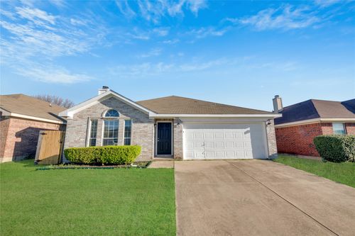 749 Nelson Pl, Burleson, TX, 76028-6833 | Card Image