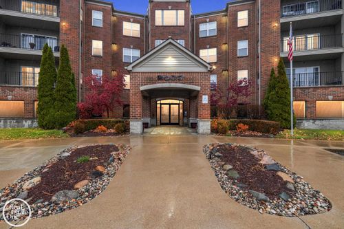 2118 Country Club Dr, Saint Clair Shores, MI, 48082-2904 | Card Image