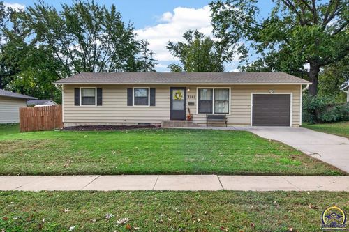 3201 31st St, Topeka, KS, 66614-2727 | Card Image