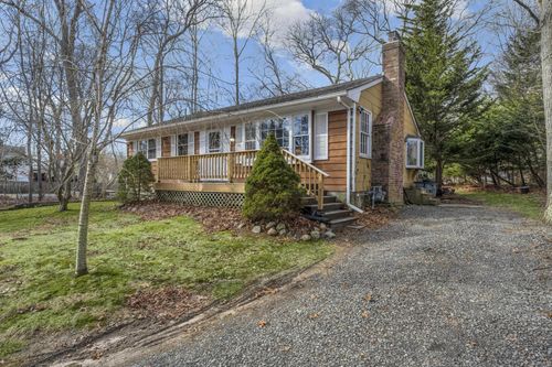20 Crystal Beach Blvd, Moriches, NY, 11955-1904 | Card Image