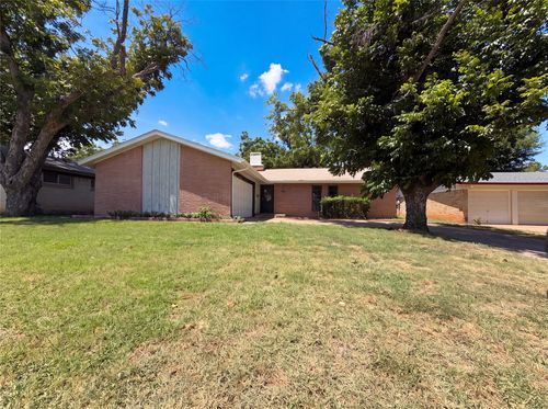 2111 Royal Oaks Dr, Irving, TX, 75060-5130 | Card Image