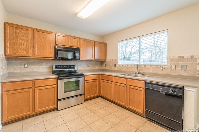 137 Weeping Way, House other with 3 bedrooms, 3 bathrooms and null parking in Cibolo TX | Image 6