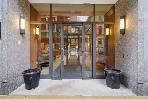 910-208 W Washington St, Chicago, IL, 60606-3573 | Card Image