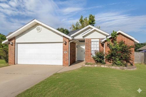 981 S Liberty Dr, Fayetteville, AR, 72701-7449 | Card Image