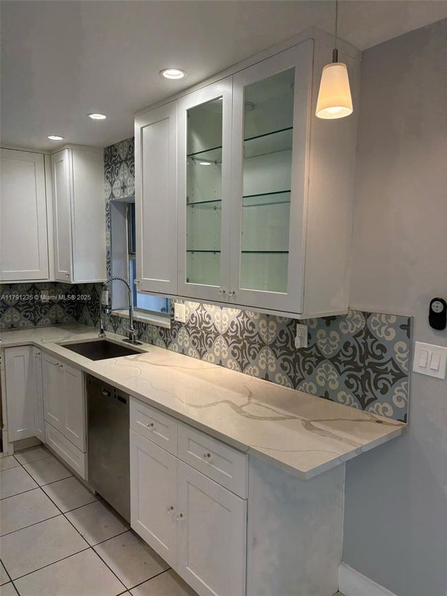 6807 Nw 75 Th St, House other with 2 bedrooms, 1 bathrooms and null parking in Tamarac FL | Image 13