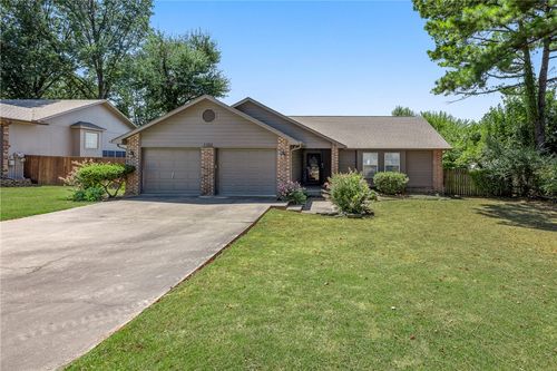 1102 Ne 2nd St, Bentonville, AR, 72712-5522 | Card Image