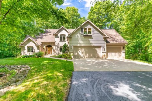 1825 Pine Tree Court, LUXEMBURG, WI, 54217 | Card Image