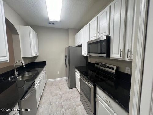 1308-7801 Point Meadows Dr, JACKSONVILLE, FL, 32256-9133 | Card Image