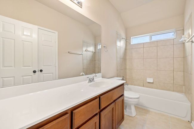 Full upstairs bathroom | Image 27