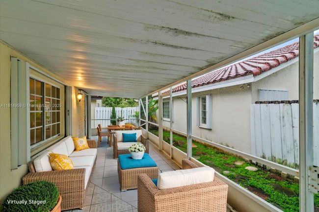 17610 Sw 4 Th Ct, House other with 4 bedrooms, 2 bathrooms and null parking in Pembroke Pines FL | Image 37