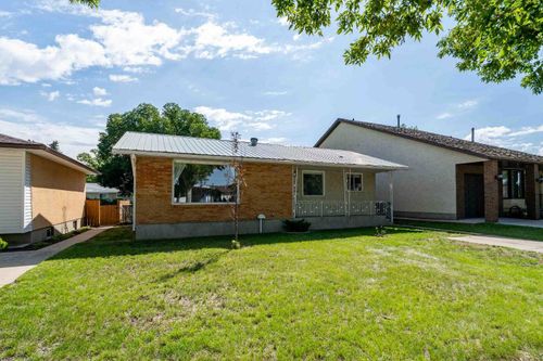 987 Stewart Drive Nw, Medicine Hat, AB, T1A7C2 | Card Image
