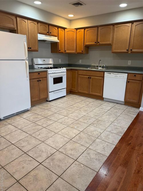 apt-4-129 New St, Mamaroneck, NY, 10543-1558 | Card Image