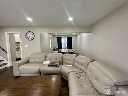 57 Beacon St, Port Reading, NJ, 07064-1205 | Card Image