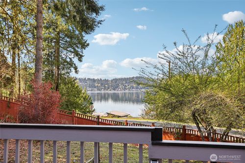 19301 Se 16th St, Sammamish, WA, 98075-9615 | Card Image