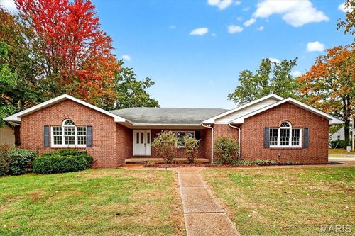 201 Oak Tree Dr, Columbia, IL, 62236-1145 | Card Image