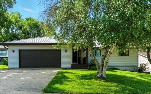 2214 Coventry Ln, Cedar Falls, IA, 50613-1632 | Card Image