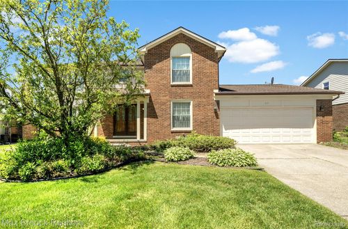 217 Stonetree Cir, Rochester Hills, MI, 48309-1141 | Card Image