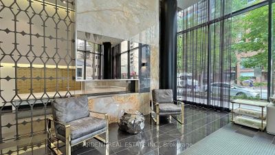 1107 - 32 Davenport Rd, Condo with 2 bedrooms, 2 bathrooms and 1 parking in Toronto ON | Image 3