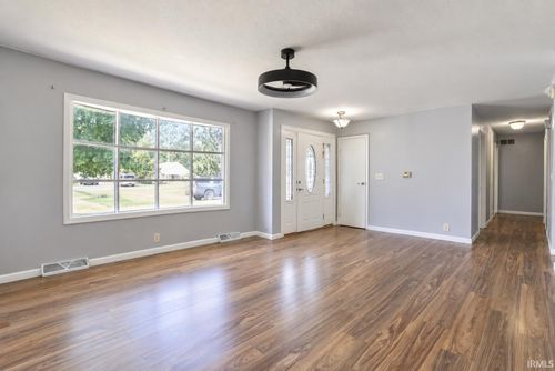 52960 Hastings Street, South Bend, IN, 46637-4111 | Card Image