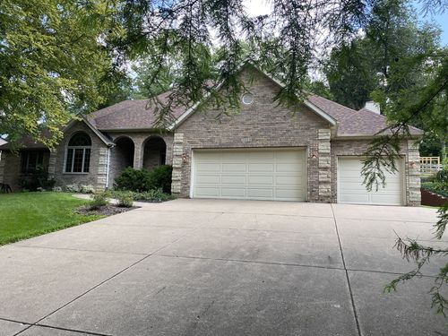 5000 Center Ct, Bettendorf, IA, 52722-5816 | Card Image