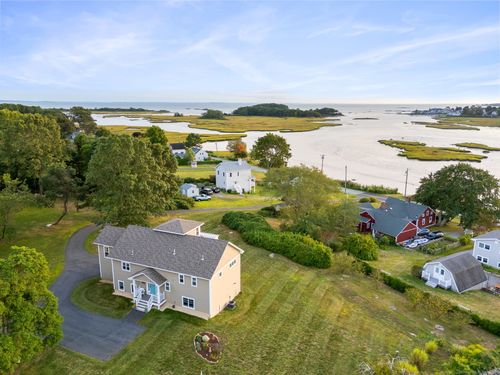 94 Old Black Point Rd, Niantic, CT, 06357-2833 | Card Image