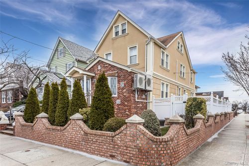 98 161st Ave, Howard Beach, NY, 11414-3831 | Card Image