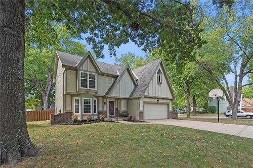 15912 136th Ter, Olathe, KS, 66062-4516 | Card Image