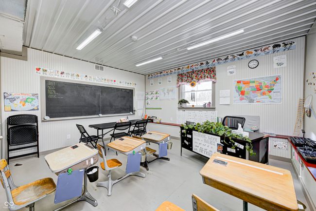 School house space in pole barn | Image 63