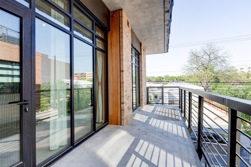 202-1501 E 4th St, Austin, TX, 78702-4664 | Card Image