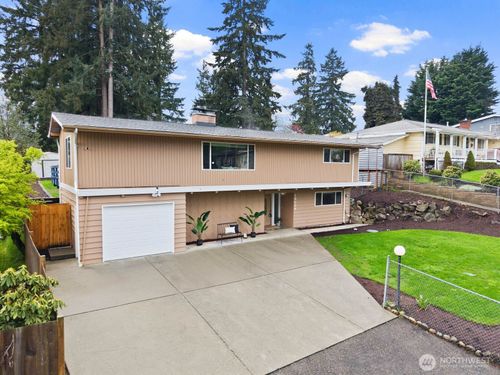 16049 Se 131st St, Renton, WA, 98059-8533 | Card Image