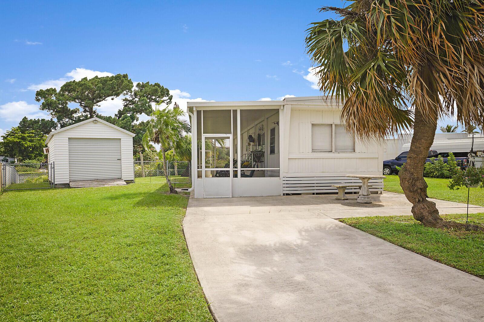 Hibiscus Cir, West Palm Beach, FL 33409