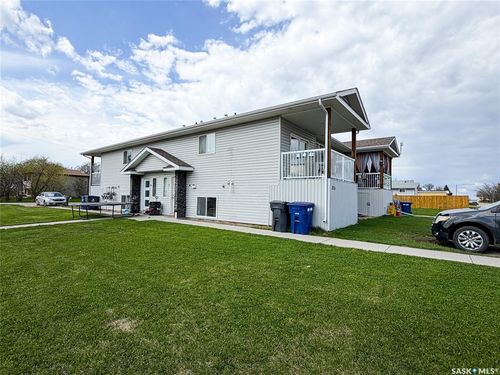 215 2nd St W, Meadow Lake, SK, S9X1C7 | Card Image