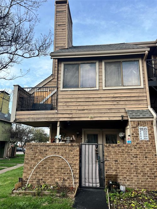 204-9835 Walnut St, Dallas, TX, 75243-8869 | Card Image