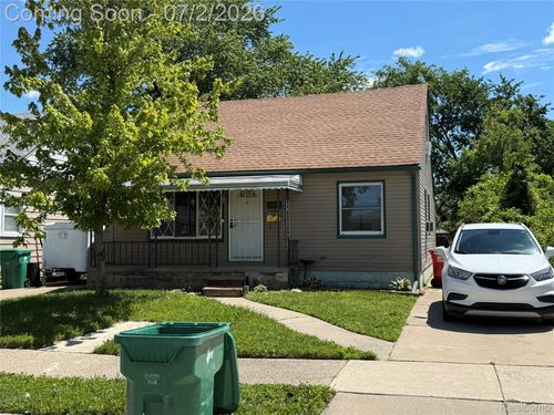 24646 Grove Ave, Eastpointe, MI, 48021-1066 | Card Image