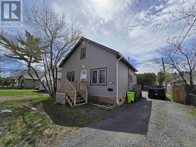 1241 Wellington St E, Home with 2 bedrooms, 2 bathrooms and null parking in Sault Ste. Marie ON | Image 1