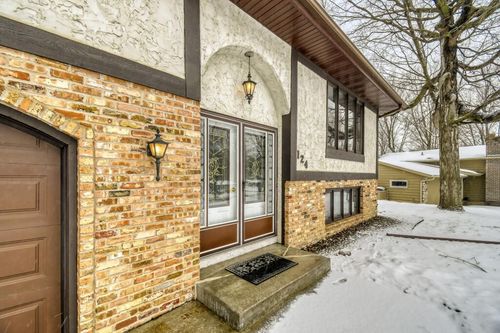 124 Oak Ridge Dr, Delano, MN, 55328-8707 | Card Image