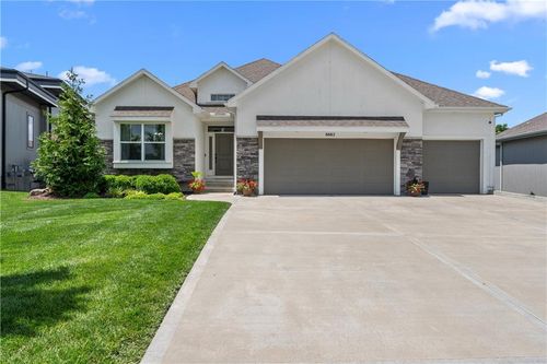8882 Mccoy St, Lenexa, KS, 66227-8104 | Card Image