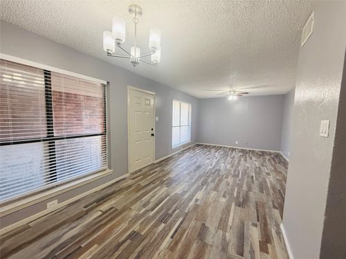 111-60 W Washington St, Paris, TX, 75460-7001 | Card Image