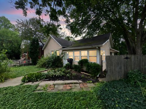 121 Franklin St, Chesterton, IN, 46304-1716 | Card Image