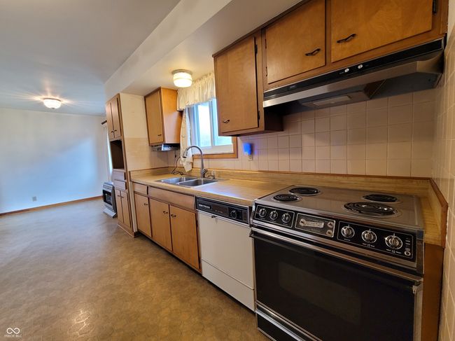 3300 W State Road 244, House other with 3 bedrooms, 2 bathrooms and null parking in Milroy IN | Image 16