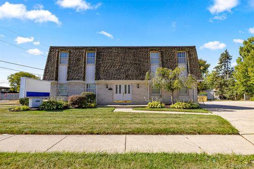 30401 Utica Rd, Roseville, MI, 48066-1503 | Card Image